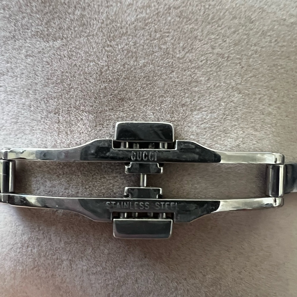 Gucci 8600 Series watch with mother of pearl face and diamonds - Picture 3 of 8